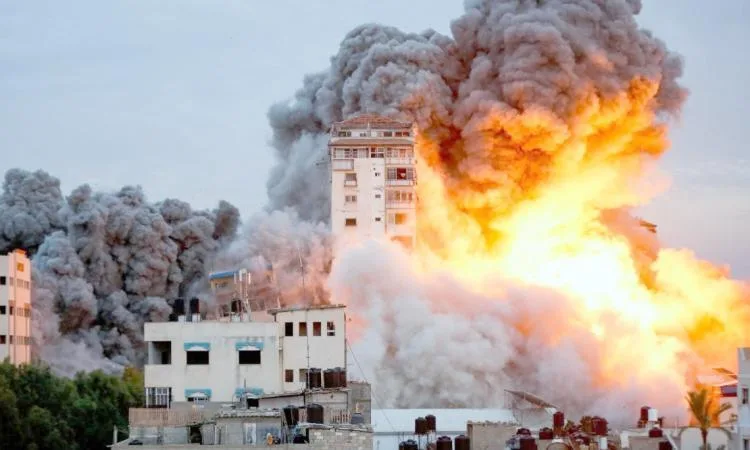 استشهاد فلسطينيين جراء غارات جوية إسرائيلية على مناطق في غزة استشهاد فلسطينيين جراء غارات جوية إسرائيلية على مناطق في غزة
