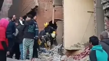 استعادة جثة امرأة من تحت أنقاض المباني المنهارة في حدائق القبة