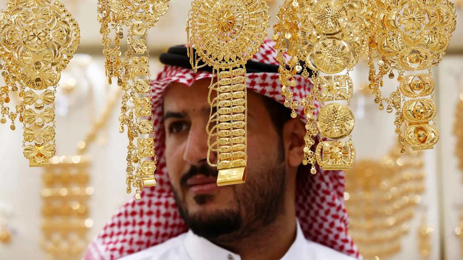 استقرار أسعار الذهب في السعودية: “عيار 24” يصل إلى 395 ريالاً