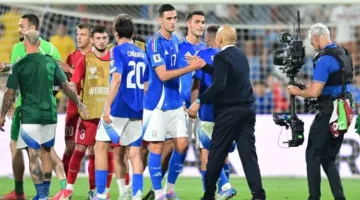 استكشاف إيطاليا في سبيل العثور على مدرب