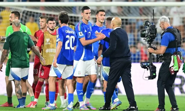 استكشاف إيطاليا في سبيل العثور على مدرب استكشاف إيطاليا في سبيل العثور على مدرب