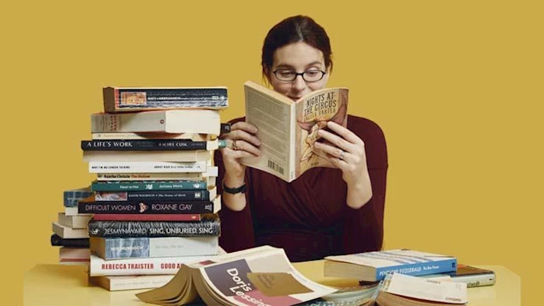 استيقظ مرتاحًا ونشيطًا: 5 فوائد يومية للقراءة قبل النوم