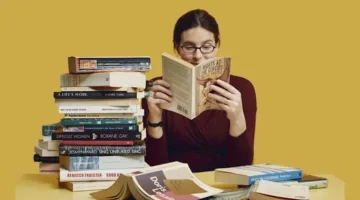 استيقظ نشيطًا: 5 فوائد للقراءة قبل النوم يوميًا