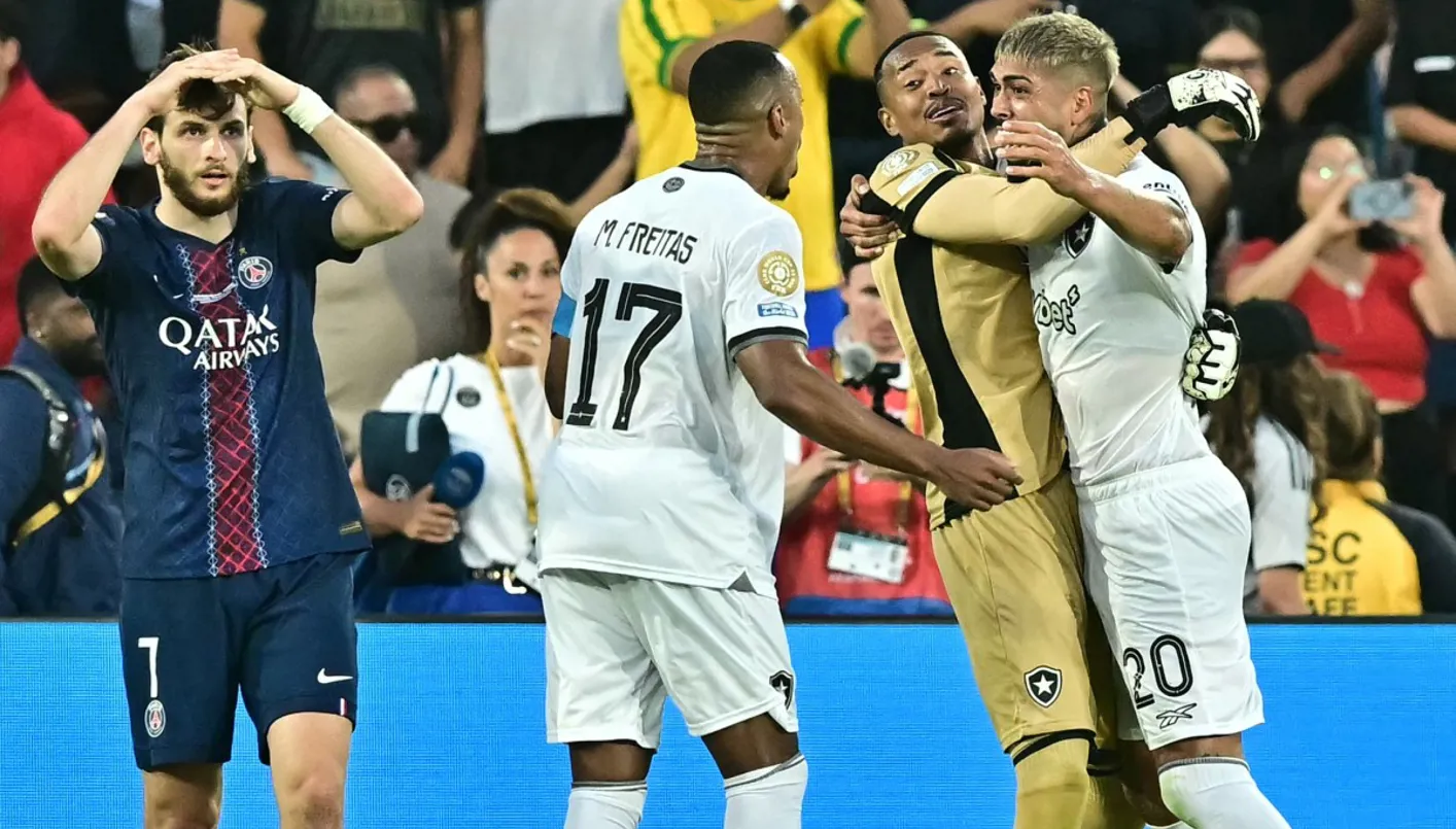 اشتباك حاد بين جمهور باريس وبوتافوغو في المدرجات (فيديو) اشتباك حاد بين جمهور باريس وبوتافوغو في المدرجات (فيديو)
