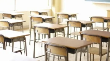 اعتقال معلمة رياضيات بسبب إقامتها علاقة غير مشروعة مع طالبها.