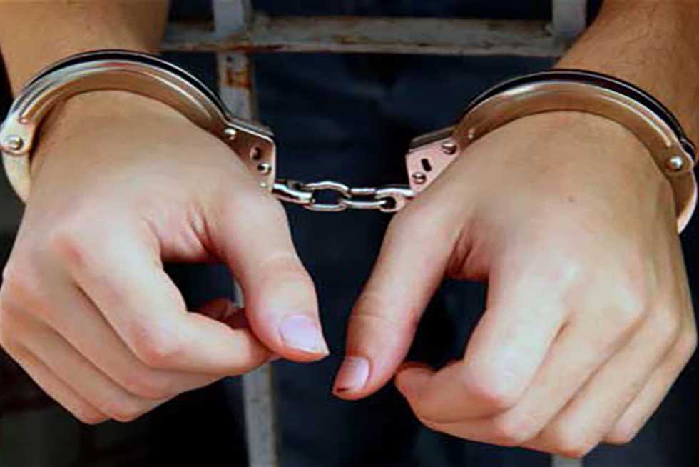اعتقال مُعلمة بتهمة تسريب امتحان الثانوية العامة في الشرقية أثناء وجودها في حمام البنين اعتقال مُعلمة بتهمة تسريب امتحان الثانوية العامة في الشرقية أثناء وجودها في حمام البنين