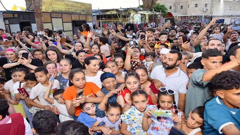 الآلاف يحتفلون بـ “عيد الحديد” في ديري المحرق والجنادلة بأسيوط (صور) الآلاف يحتفلون بـ “عيد الحديد” في ديري المحرق والجنادلة بأسيوط (صور)
