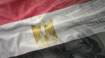 الأجانب يخفّضون استثماراتهم في السندات المصرية مع زيادة التوترات الإقليمية