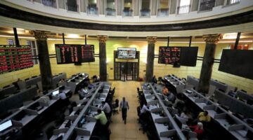الأحمر يسيطر على أداء مؤشرات البورصة المصرية في بداية منتصف الأسبوع