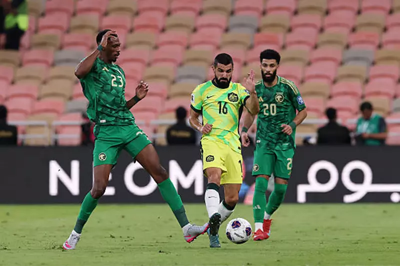 الأخضر يتعرض للهزيمة في ملعبه.. أستراليا تؤهل السعودية لخوض ملحق كأس العالم 2026 الأخضر يتعرض للهزيمة في ملعبه.. أستراليا تؤهل السعودية لخوض ملحق كأس العالم 2026