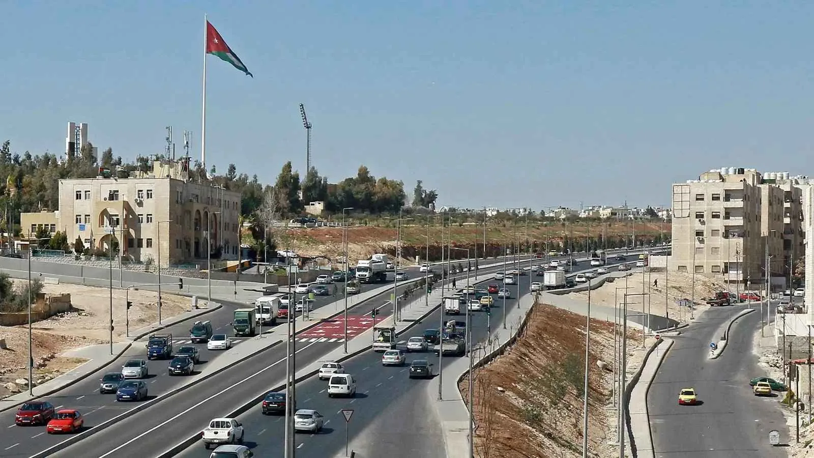 الأردن يعتمد تخفيضات ضريبية على السيارات كجزء من خطة إصلاح هيكلية