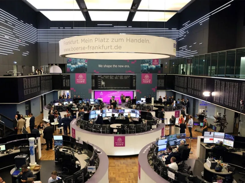 الأسواق الأوروبية تبدأ بالتراجع في التعاملات. الأسواق الأوروبية تبدأ بالتراجع في التعاملات.
