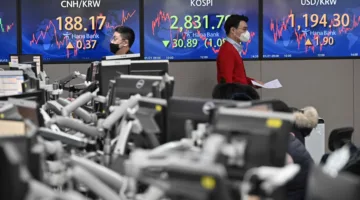 الأسواق تتابع محادثات بكين وواشنطن في ظل آمال محدودة وتوترات خفية