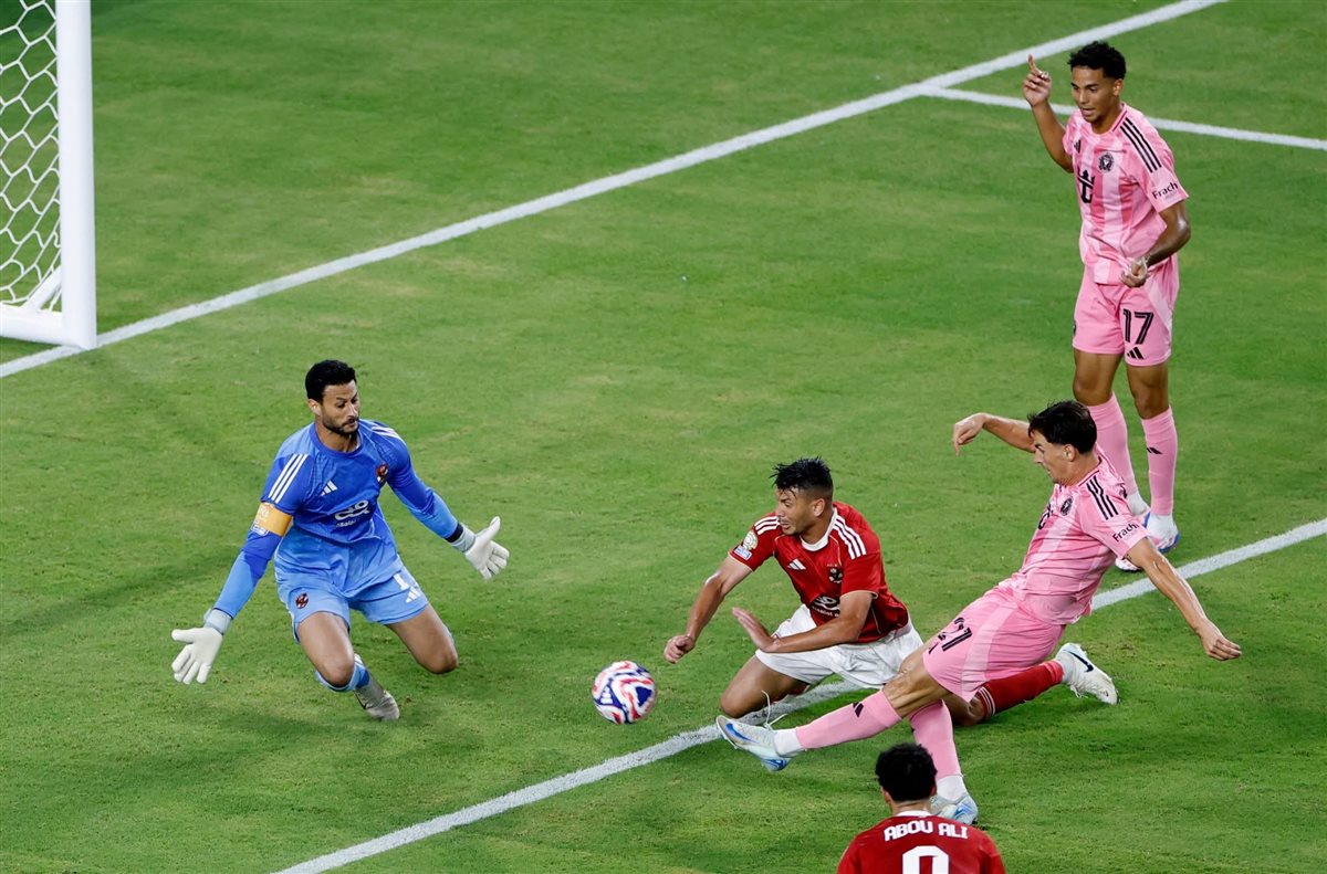 الأهلي وبالميراس: الشناوي يسعى لتحطيم الرقم القياسي في كأس العالم الأهلي وبالميراس: الشناوي يسعى لتحطيم الرقم القياسي في كأس العالم