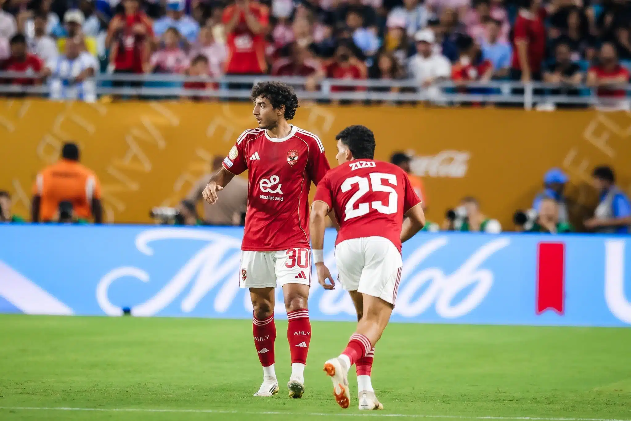 الأهلي “وسام” يتألق ويسحر أمام بورتو بثنائية في الشوط الأول من كأس العالم للأندية الأهلي “وسام” يتألق ويسحر أمام بورتو بثنائية في الشوط الأول من كأس العالم للأندية