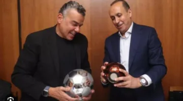 الأهلي يبادل الهدايا التذكارية خلال مائدة عشاء على هامش كأس العالم