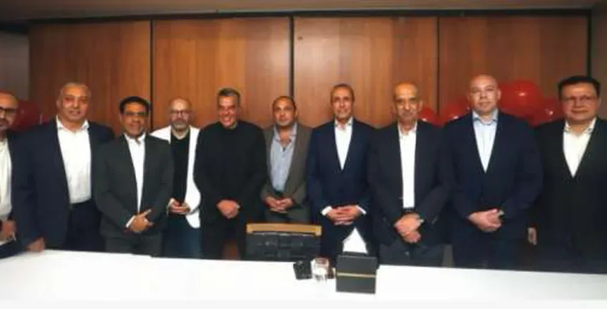 الأهلي يتبادل الهدايا التذكارية خلال عشاء خاص بمناسبة المونديال الأهلي يتبادل الهدايا التذكارية خلال عشاء خاص بمناسبة المونديال