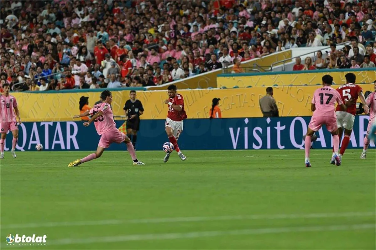 الأهلي يتبنى روح “لا للانسحاب” في مواجهة مثيرة ضد بورتو في كأس العالم للأندية. الأهلي يتبنى روح “لا للانسحاب” في مواجهة مثيرة ضد بورتو في كأس العالم للأندية.