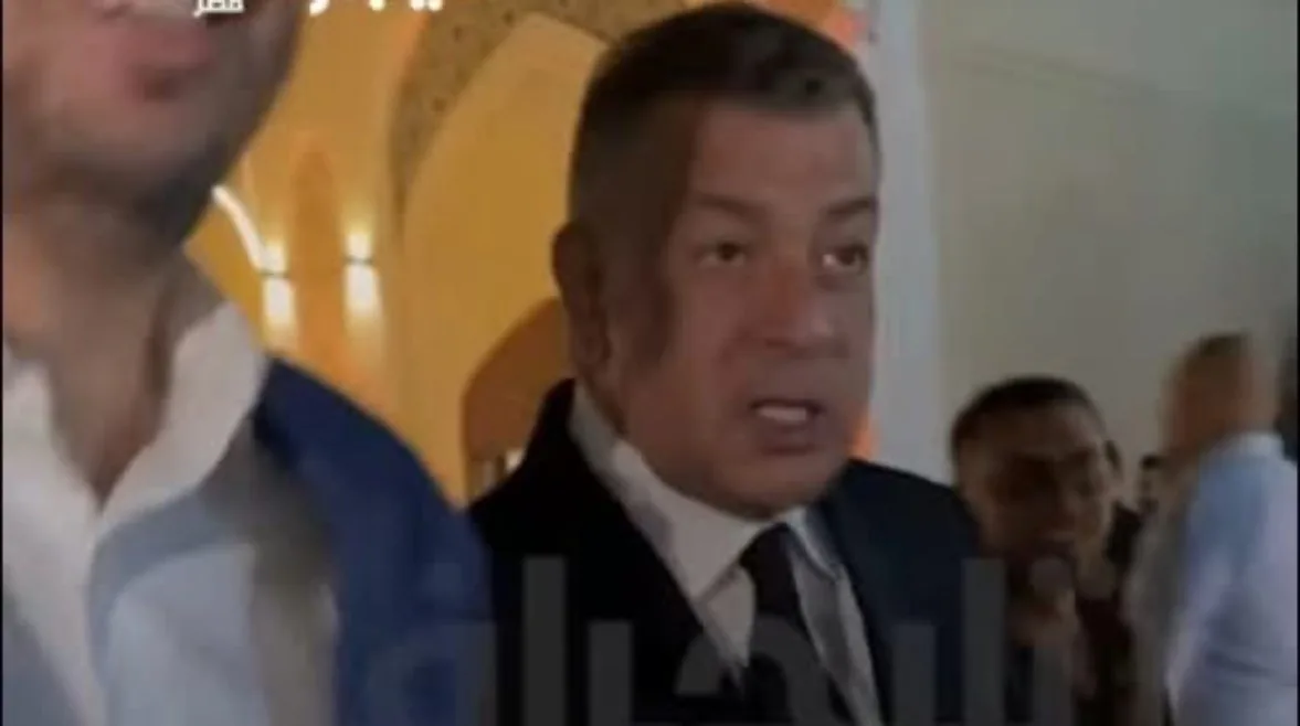 الأهلي يتخذ إجراءات قانونية ضد هاني شكري بعد تعرضه للجماهير. الأهلي يتخذ إجراءات قانونية ضد هاني شكري بعد تعرضه للجماهير.