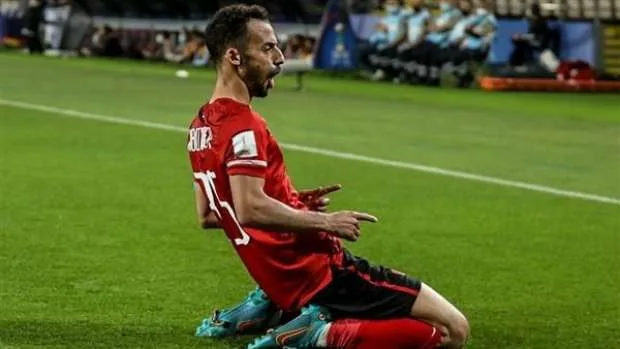 الأهلي يحسم موقفه تجاه مفاوضات الزمالك مع أحمد عبدالقادر (خاص)