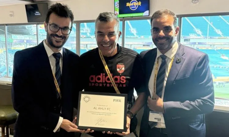 الأهلي يحصل على شهادة المشاركة في كأس العالم للأندية للمرة العاشرة من “فيفا” الأهلي يحصل على شهادة المشاركة في كأس العالم للأندية للمرة العاشرة من “فيفا”