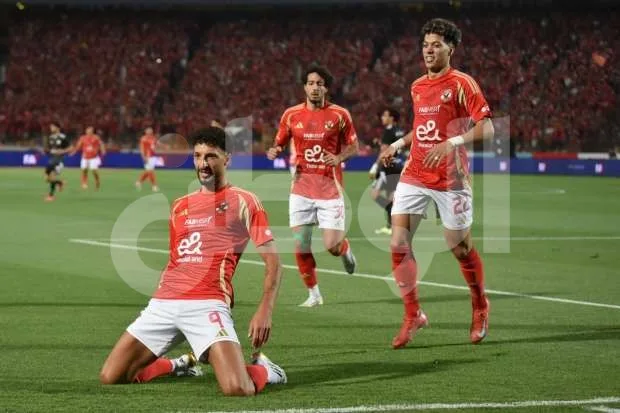 الأهلي يرفع رواتب ثلاثة لاعبين لحمايتهم من العروض الخارجية (خاص) الأهلي يرفع رواتب ثلاثة لاعبين لحمايتهم من العروض الخارجية (خاص)