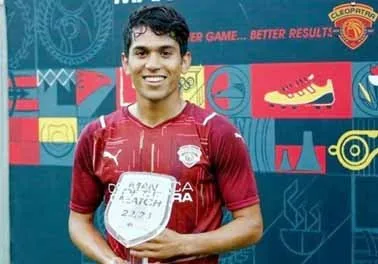 الأهلي يستجيب لمحمد شكري وينهي صفقة انتقاله من سيراميكا بعد رفض إعارة اللاعب.