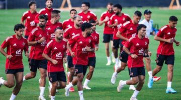 الأهلي يستعد لمباراته ضد بالميراس في كأس العالم للأندية من خلال التدريب.