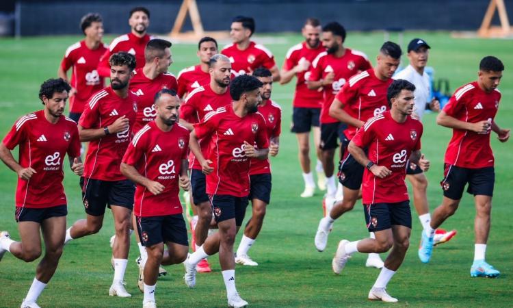 الأهلي يستعد لمباراته ضد بالميراس في كأس العالم للأندية من خلال التدريب. الأهلي يستعد لمباراته ضد بالميراس في كأس العالم للأندية من خلال التدريب.
