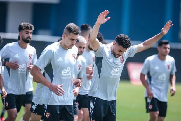 الأهلي يغادر لاعباً جديداً بعد استبعاده من السفر إلى أمريكا الأهلي يغادر لاعباً جديداً بعد استبعاده من السفر إلى أمريكا