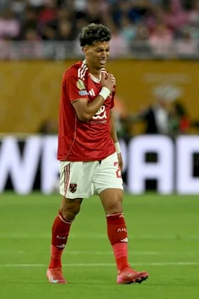 الأهلي يفقد عاشور بسبب الإصابة الأهلي يفقد عاشور بسبب الإصابة