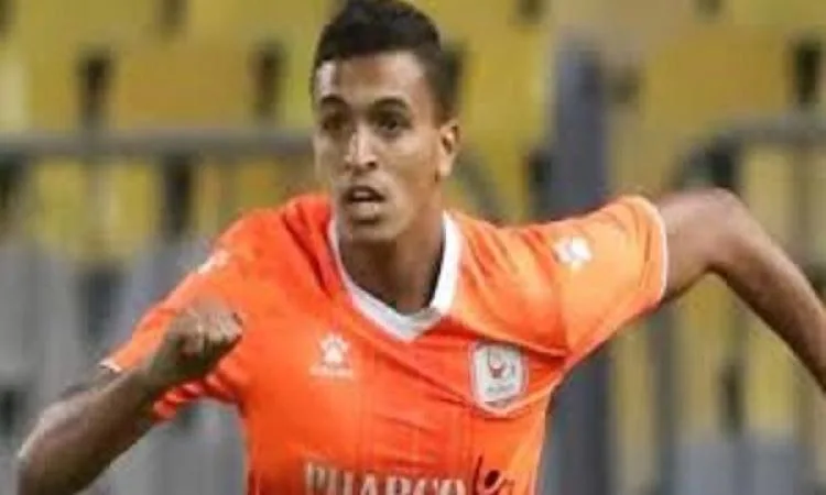الأهلي يقترب من التعاقد مع ياسين مرعي لتعزيز الخط الدفاعي الأهلي يقترب من التعاقد مع ياسين مرعي لتعزيز الخط الدفاعي