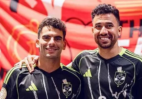 الأهلي يكشف عن طقم الزي الثاني للموسم الجديد الأهلي يكشف عن طقم الزي الثاني للموسم الجديد