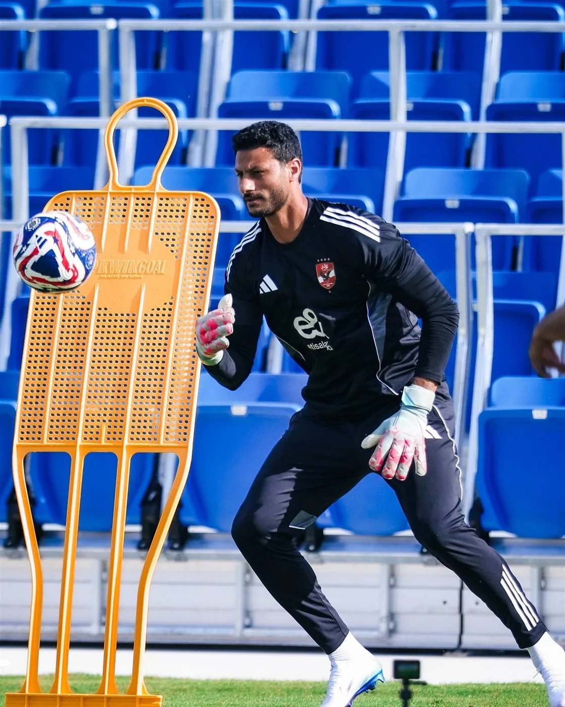 الأهلي يكمل تدريباته تحضيرًا لمواجهة إنتر ميامي في بطولة كأس العالم للأندية الأهلي يكمل تدريباته تحضيرًا لمواجهة إنتر ميامي في بطولة كأس العالم للأندية