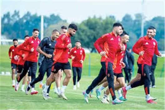الأهلي يواصل تدريباته صوب كأس العالم للأندية بتقسيم اليوم إلى فترتين. الأهلي يواصل تدريباته صوب كأس العالم للأندية بتقسيم اليوم إلى فترتين.