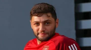 الأهلي يوافق على انتقال كريم نيدفيد إلى سيراميكا في صفقة بيكهام