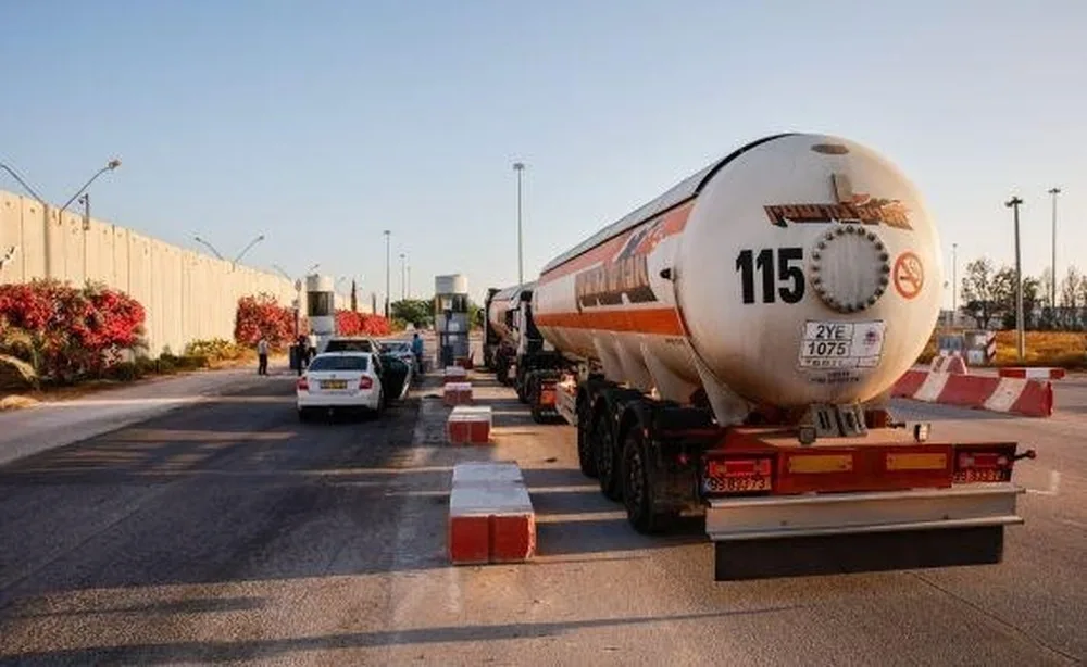 الأونروا: حظر الاحتلال لدخول الوقود إلى قطاع غزة يضع العمليات الإنسانية في خطر التوقف الكامل. الأونروا: حظر الاحتلال لدخول الوقود إلى قطاع غزة يضع العمليات الإنسانية في خطر التوقف الكامل.