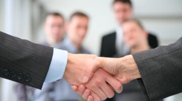 الإحصائيات: ارتفاع بنسبة 32% في عدد الأجانب الذين حصلوا على تصاريح العمل