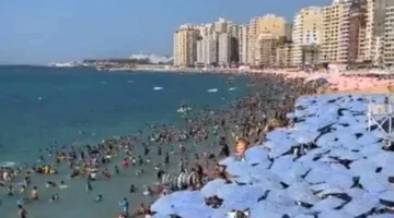 إقبال كبير على شواطئ الإسكندرية في اليوم الثاني من عيد الأضحى