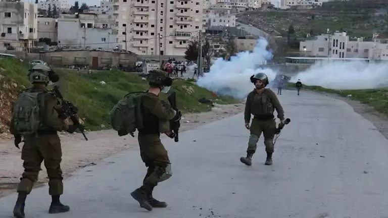 الإعلام الرسمي في غزة: الاحتلال يسعى لزرع الفوضى من خلال تجويع السكان واستهدافهم. الإعلام الرسمي في غزة: الاحتلال يسعى لزرع الفوضى من خلال تجويع السكان واستهدافهم.