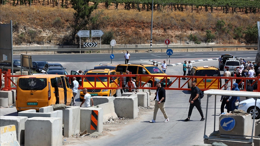 الإغلاق والحواجز: كيف تتحول حياة الفلسطينيين في الضفة إلى جحيم بسبب الاحتلال؟ الإغلاق والحواجز: كيف تتحول حياة الفلسطينيين في الضفة إلى جحيم بسبب الاحتلال؟