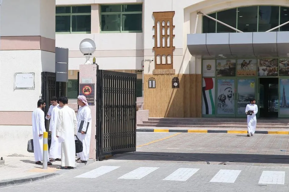 الإمارات.. امتحان اللغة الإنجليزية بين البسيط والمتوسط الإمارات.. امتحان اللغة الإنجليزية بين البسيط والمتوسط