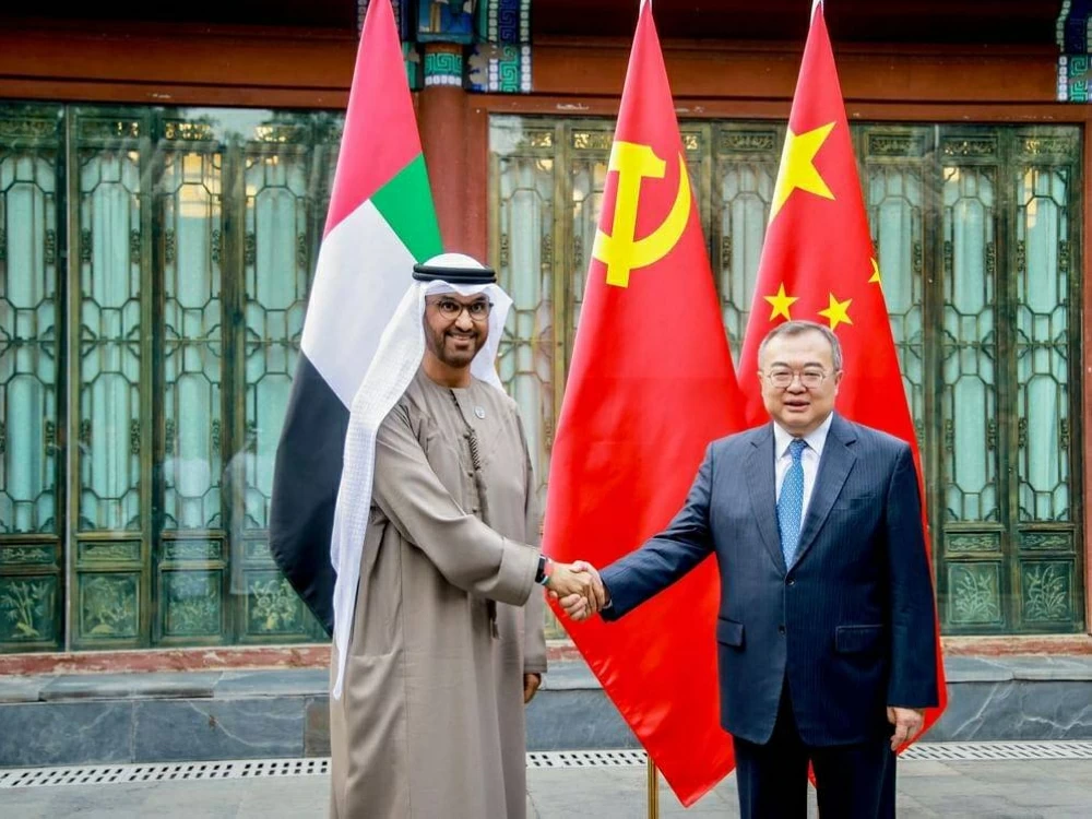 الإمارات والصين تستكشاف سبل التعاون في مجالات الصناعة والطاقة والبنية التحتية