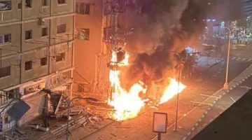 الاحتلال: اشتعال النيران في كفار سابا شمال تل أبيب نتيجة سقوط شظايا صواريخ إيرانية