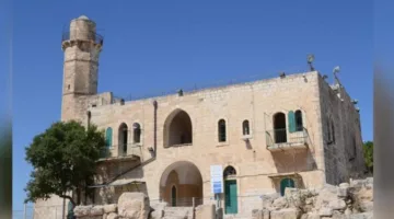 الاحتلال الإسرائيلي يحظر إقامة صلاة الجمعة في جامع قرية النبي صموئيل