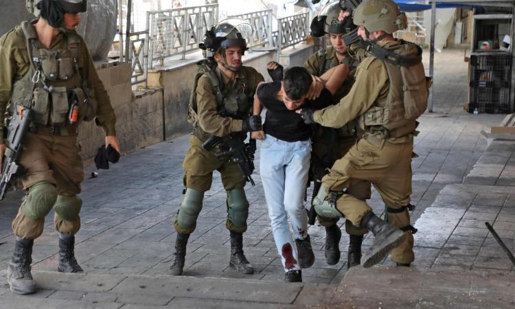 الاحتلال الإسرائيلي يعتقل 60 فلسطينيًا من المناطق الغربية الاحتلال الإسرائيلي يعتقل 60 فلسطينيًا من المناطق الغربية