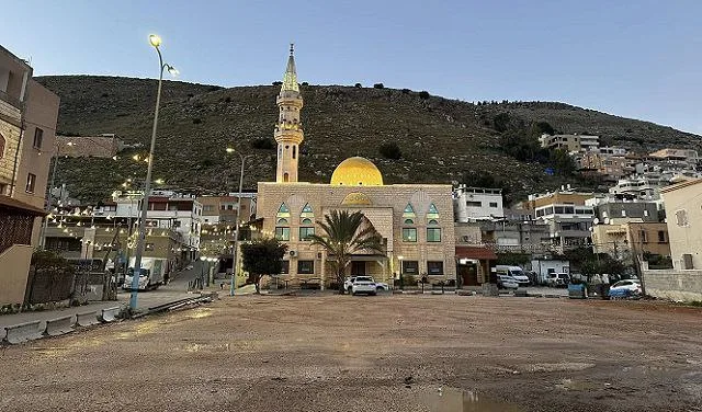 الاحتلال ي confiscates مسجد مكبرات الصوت ويستجوب المؤذنين في المناطق المحتلة. الاحتلال ي confiscates مسجد مكبرات الصوت ويستجوب المؤذنين في المناطق المحتلة.