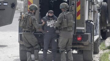 الاحتلال يعتقل 40 شخصًا ويمتد إغلاق الضفة لليوم السادس على التوالي
