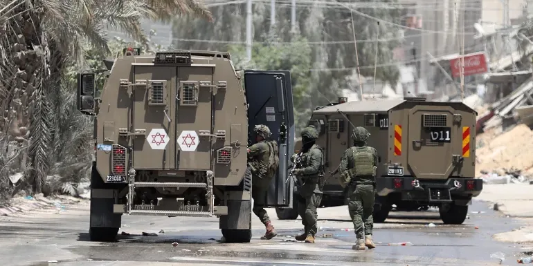 الاحتلال يعتقل 60 فردًا من الضفة الغربية الاحتلال يعتقل 60 فردًا من الضفة الغربية