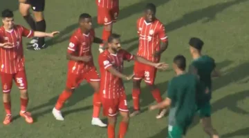 البدري وكهربا في مأزق: جماهير غاضبة تقتحم ملعبًا في ليبيا إثر مشاجرات بين لاعبي الأهلي والاتحاد